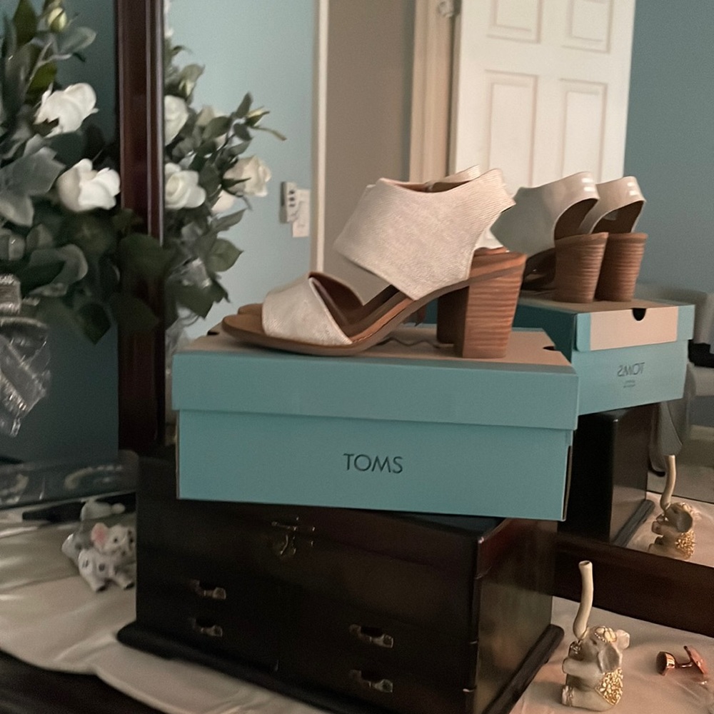 Toms sandal